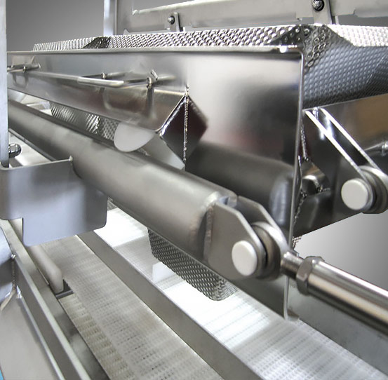 Industrial equipment for filling trays, bowls or cartons